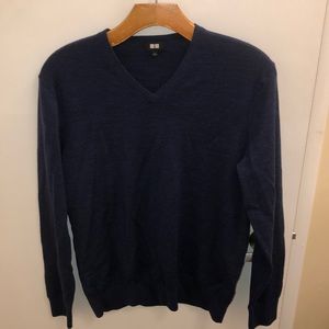 Uniqlo Men’s V Neck Sweater Size L